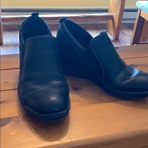 Women’s black bionica shoes